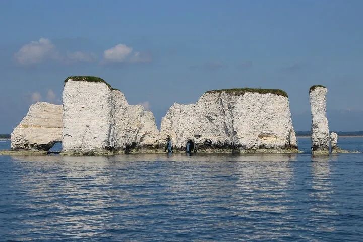 Nahaufnahme der markanten weißen Kreide-Brandungspfeiler der Old Harry Rocks